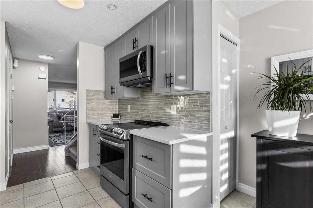 78 Templeson Crescent Ne, Calgary, AB - Indoor Photo Showing Kitchen With Upgraded Kitchen