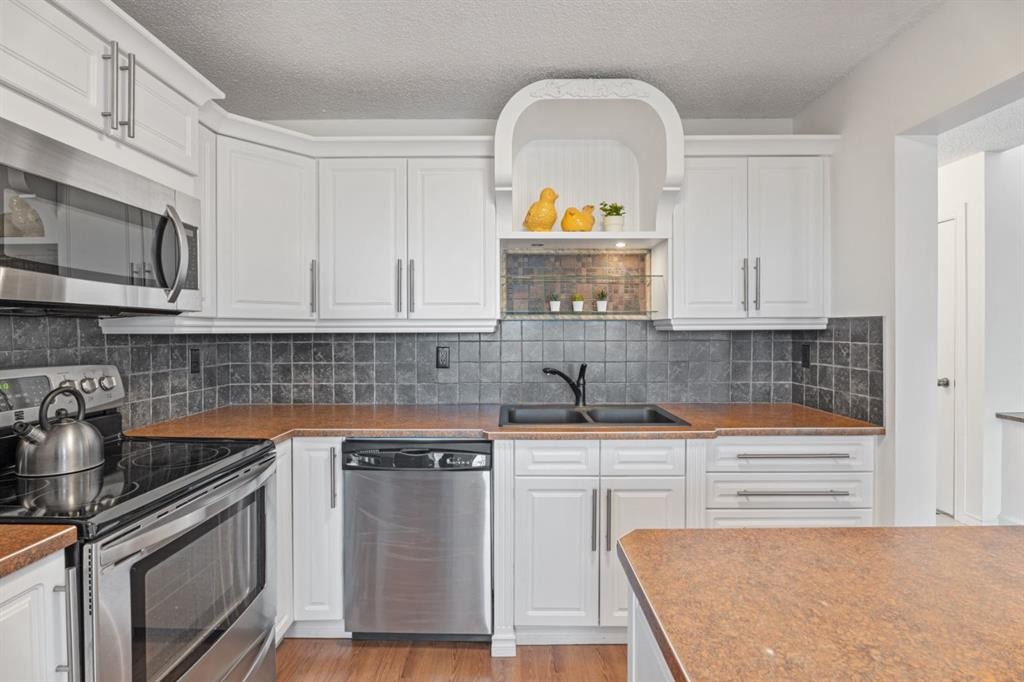164 Beddington Circle Ne, Calgary, AB - Indoor Photo Showing Kitchen With Double Sink