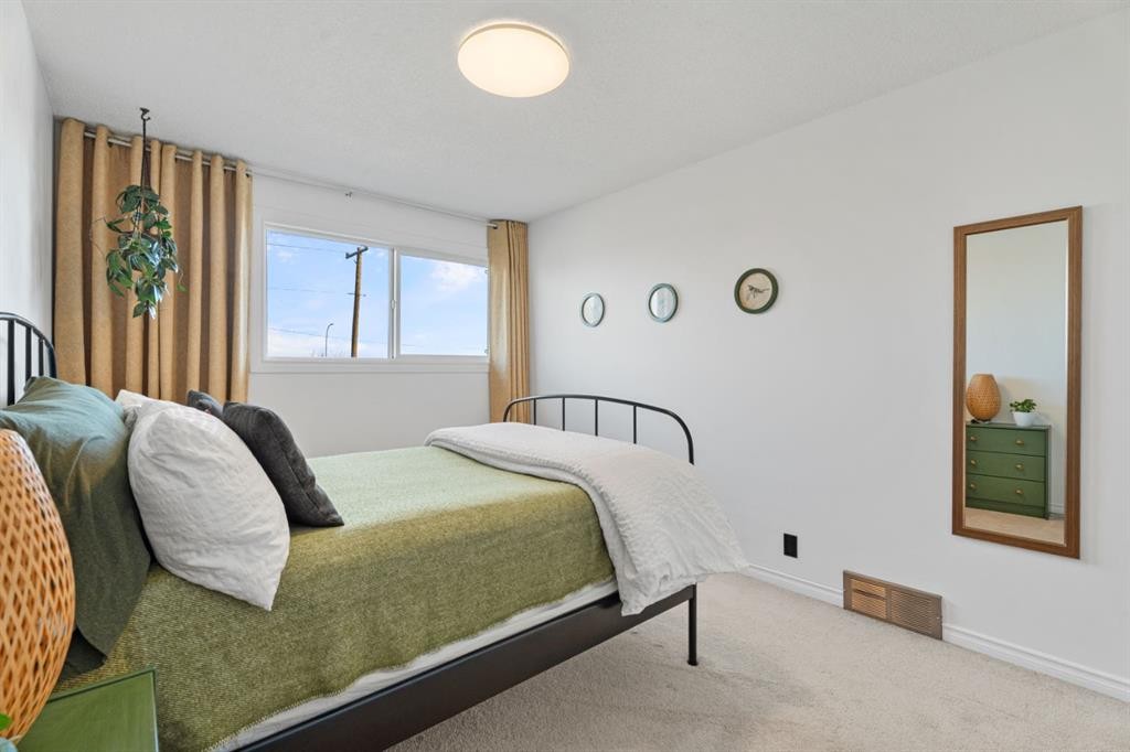 164 Beddington Circle Ne, Calgary, AB - Indoor Photo Showing Bedroom