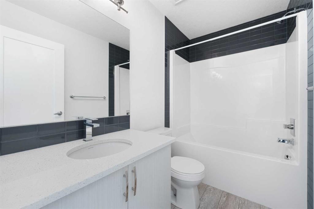 62 Walden Lane Se, Calgary, AB - Indoor Photo Showing Bathroom