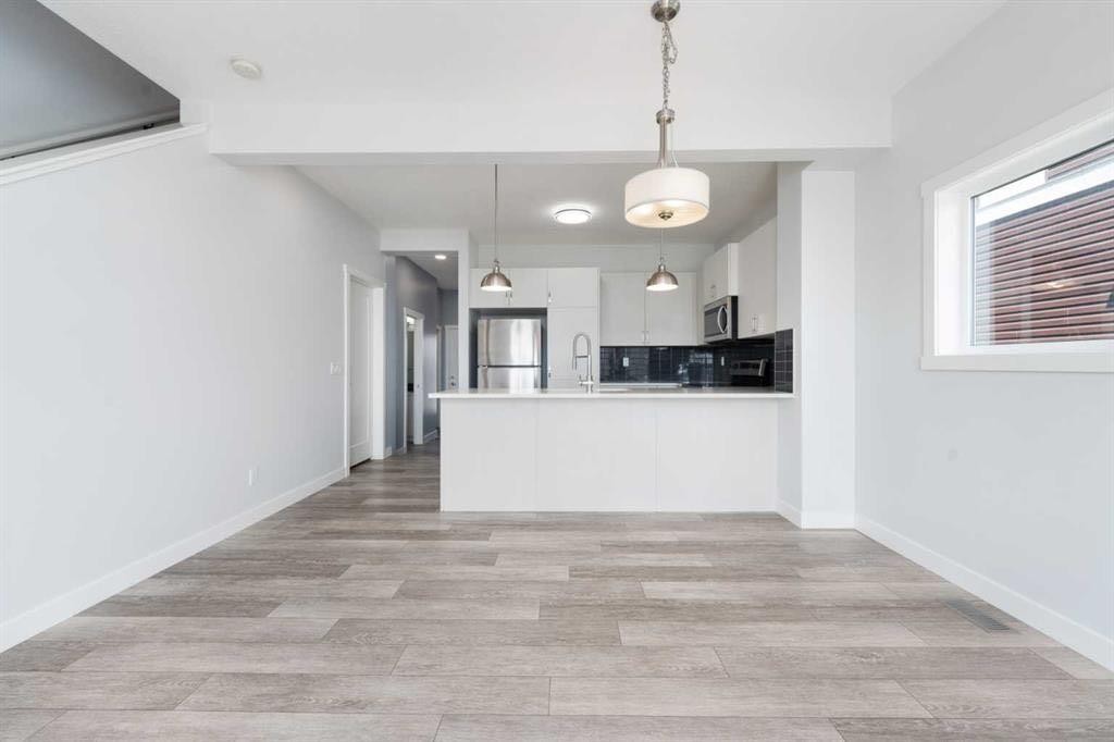 62 Walden Lane Se, Calgary, AB - Indoor Photo Showing Kitchen