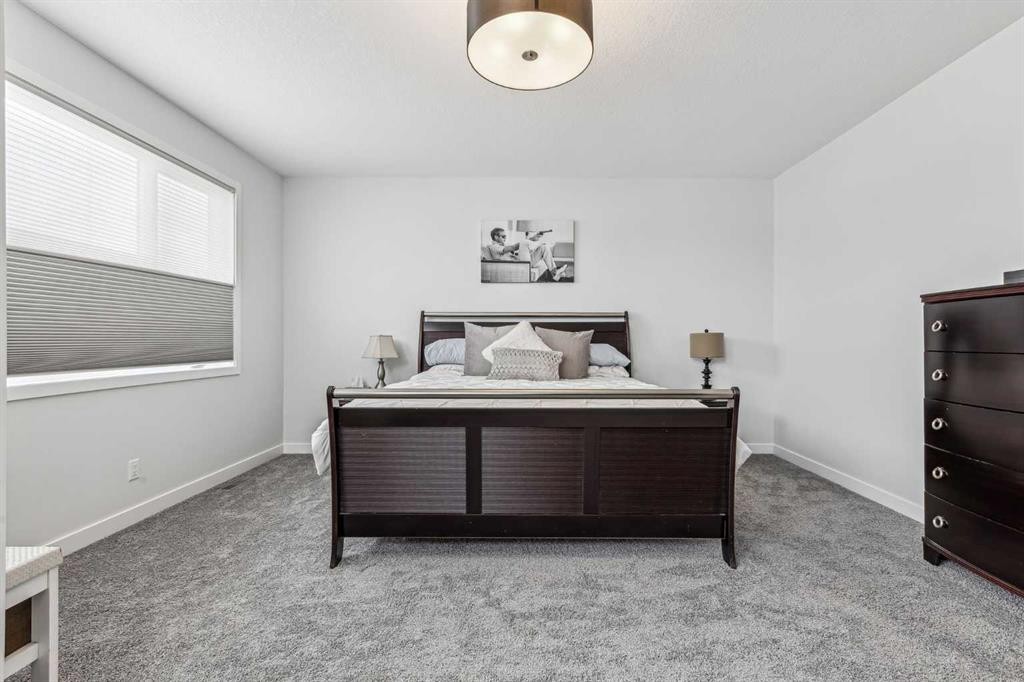 123 Mitchell Way Nw, Calgary, AB - Indoor Photo Showing Bedroom