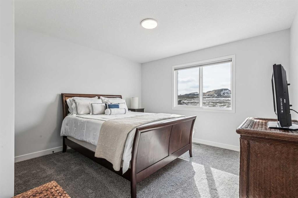 123 Mitchell Way Nw, Calgary, AB - Indoor Photo Showing Bedroom