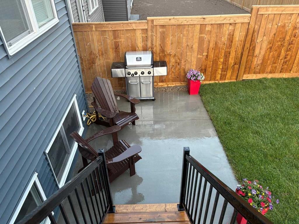 123 Mitchell Way Nw, Calgary, AB - Outdoor
