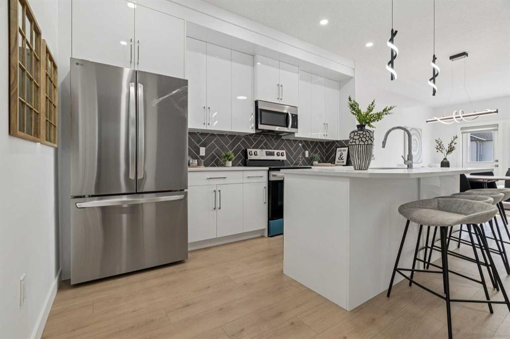 205-95 Saddlecrest Circle Ne, Calgary, AB - Indoor Photo Showing Kitchen With Stainless Steel Kitchen With Upgraded Kitchen