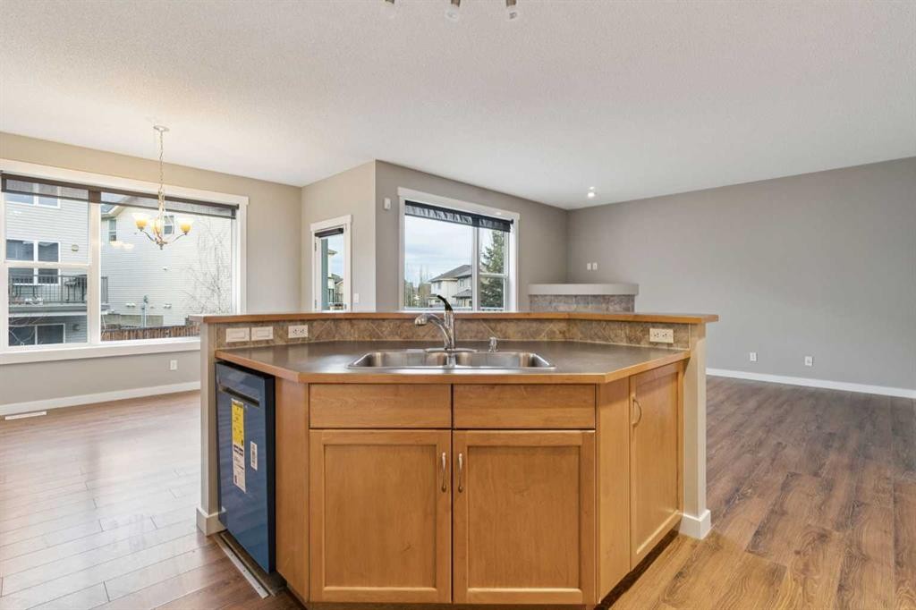 327 Panamount Point Nw, Calgary, AB - Indoor Photo Showing Kitchen With Double Sink