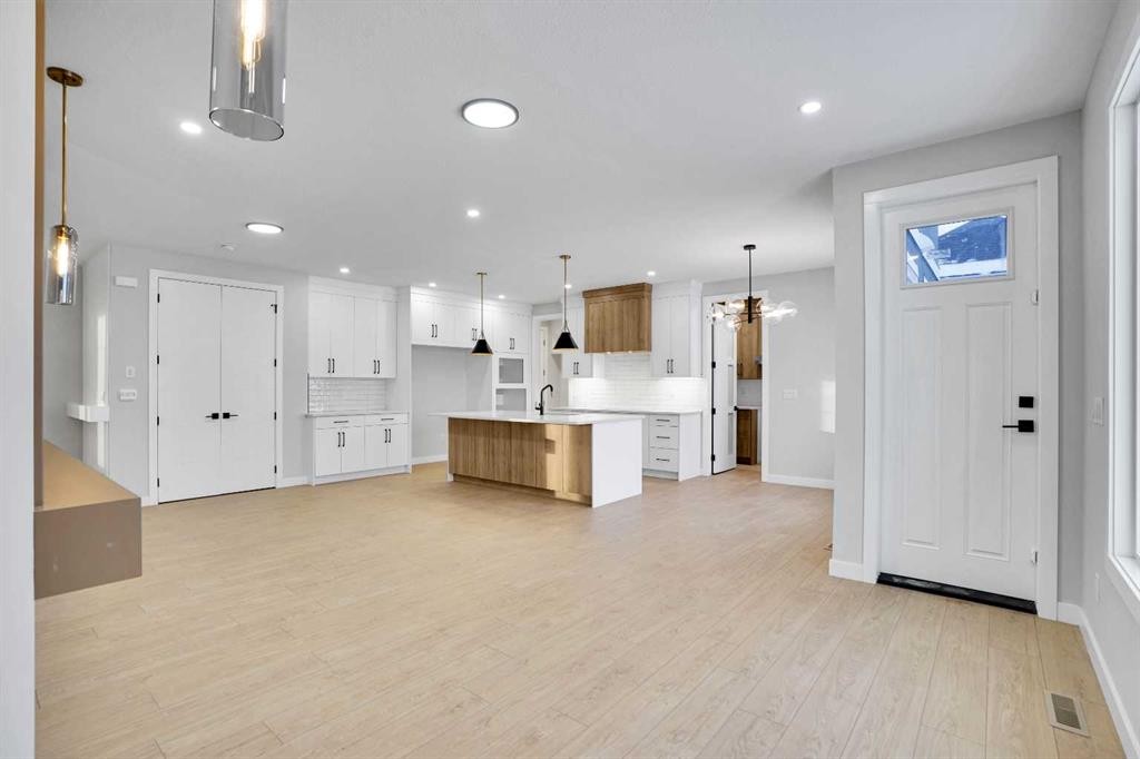 335 Muirfield Crescent, Lyalta, AB - Indoor Photo Showing Kitchen