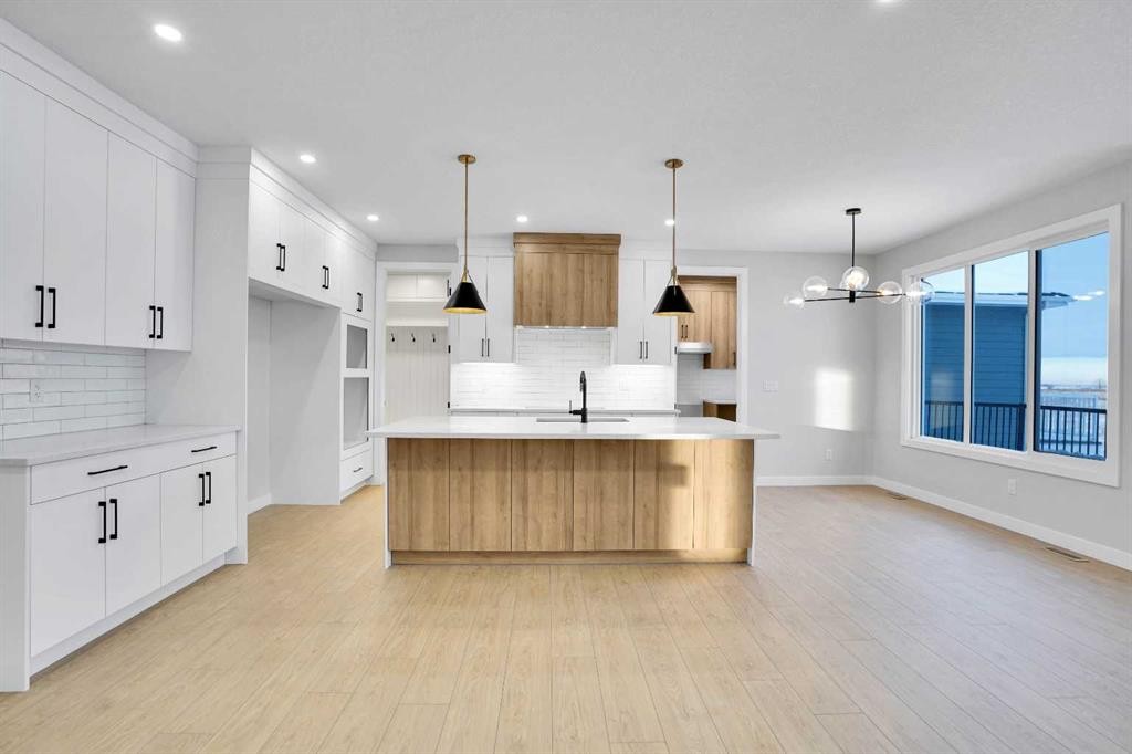 335 Muirfield Crescent, Lyalta, AB - Indoor Photo Showing Kitchen