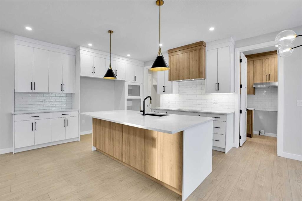 335 Muirfield Crescent, Lyalta, AB - Indoor Photo Showing Kitchen With Upgraded Kitchen