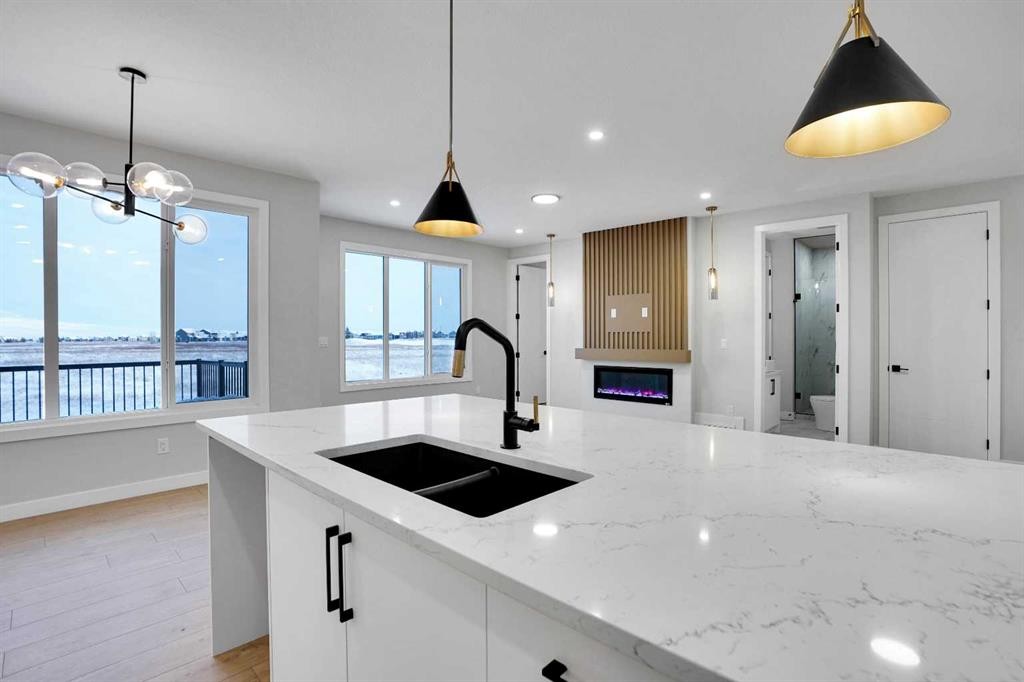 335 Muirfield Crescent, Lyalta, AB - Indoor Photo Showing Kitchen With Double Sink