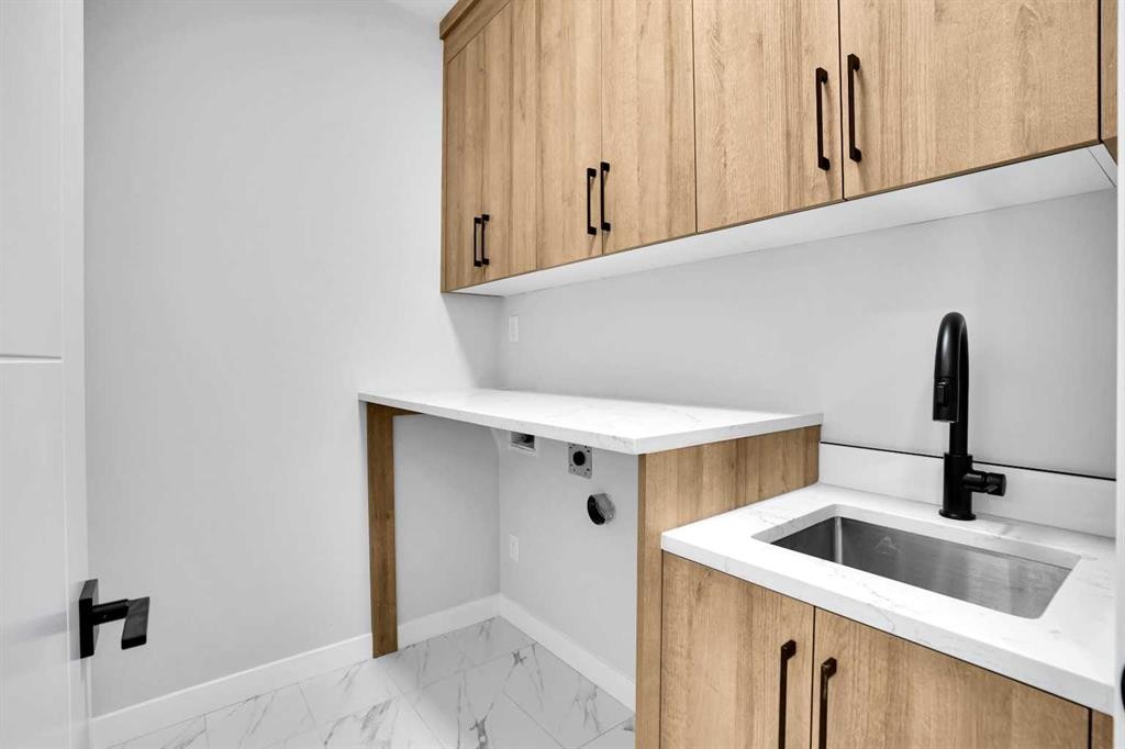 335 Muirfield Crescent, Lyalta, AB - Indoor Photo Showing Kitchen