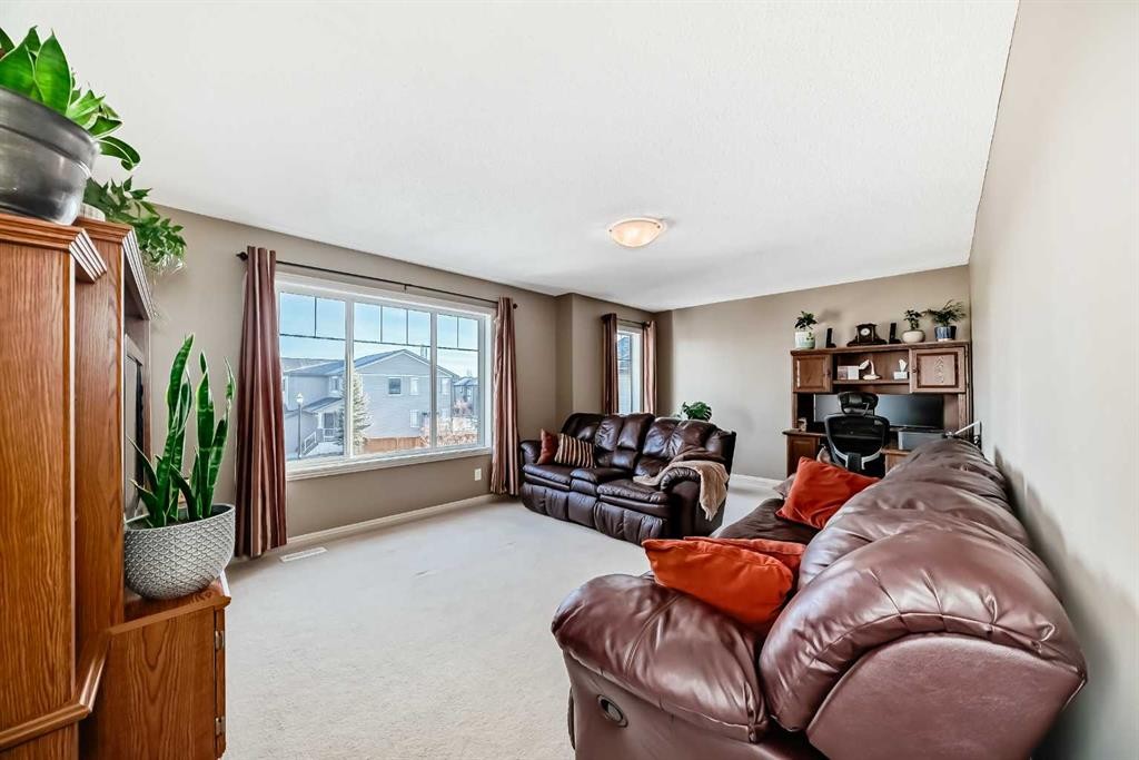 172 Seagreen Way, Chestermere, AB - Indoor Photo Showing Living Room