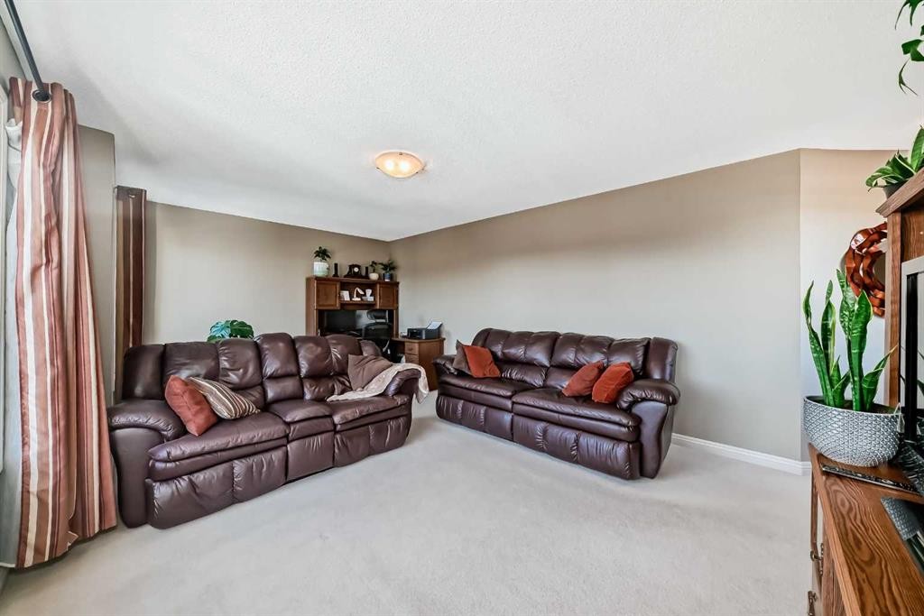 172 Seagreen Way, Chestermere, AB - Indoor Photo Showing Living Room