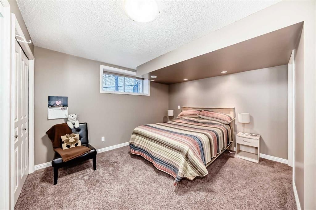 172 Seagreen Way, Chestermere, AB - Indoor Photo Showing Bedroom