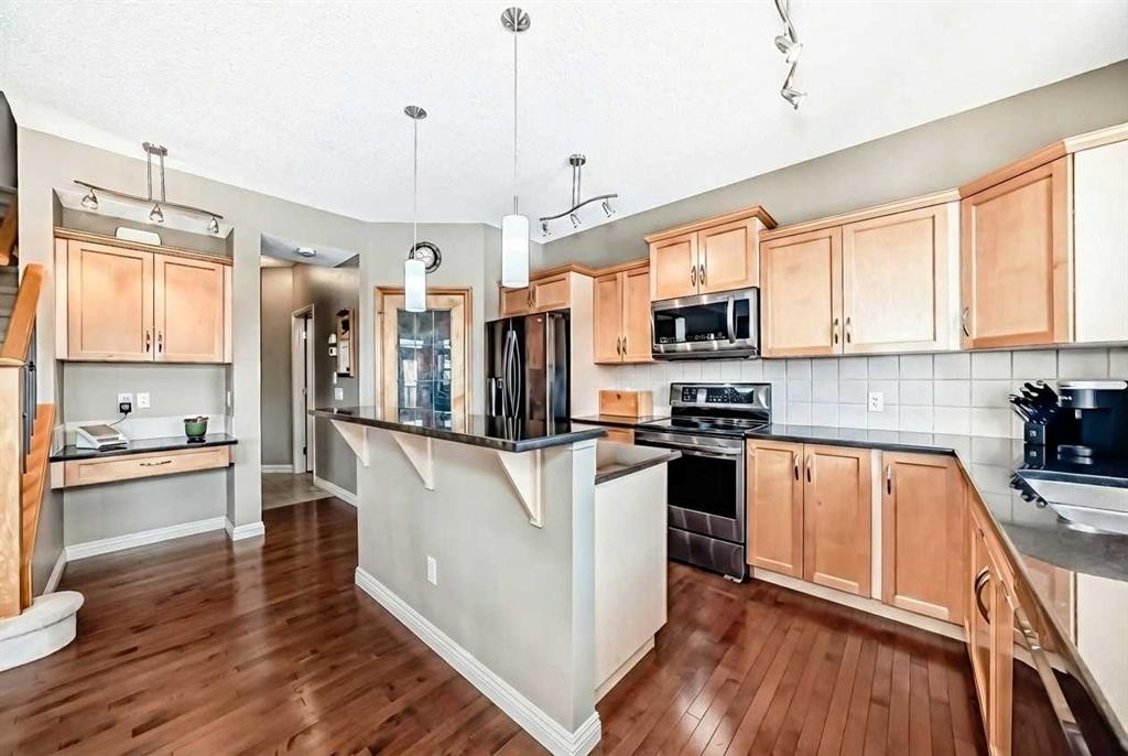 172 Seagreen Way, Chestermere, AB - Indoor Photo Showing Kitchen With Upgraded Kitchen