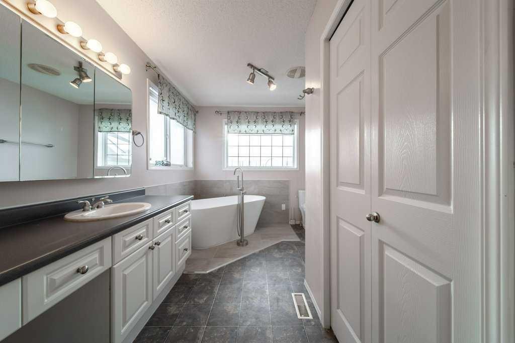 6 Lansing Close, Spruce Grove, AB - Indoor Photo Showing Bathroom