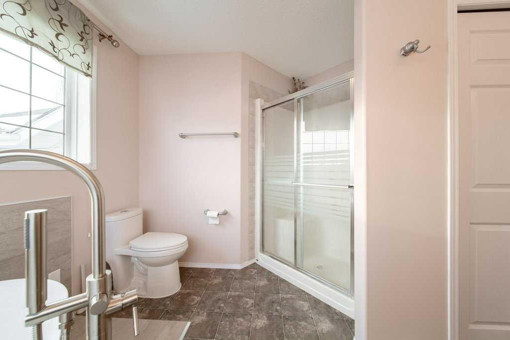 6 Lansing Close, Spruce Grove, AB - Indoor Photo Showing Bathroom