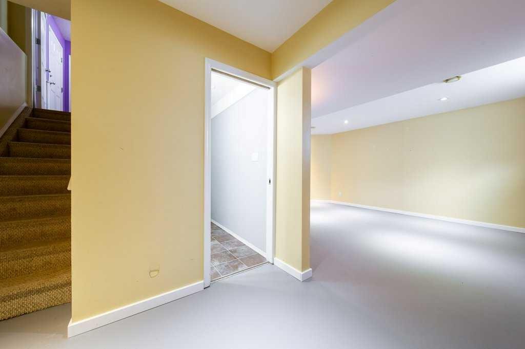 6 Lansing Close, Spruce Grove, AB - Indoor Photo Showing Other Room