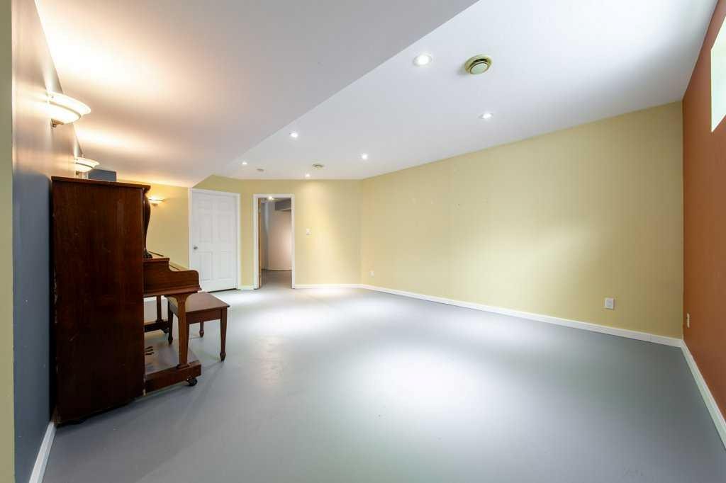 6 Lansing Close, Spruce Grove, AB - Indoor Photo Showing Other Room