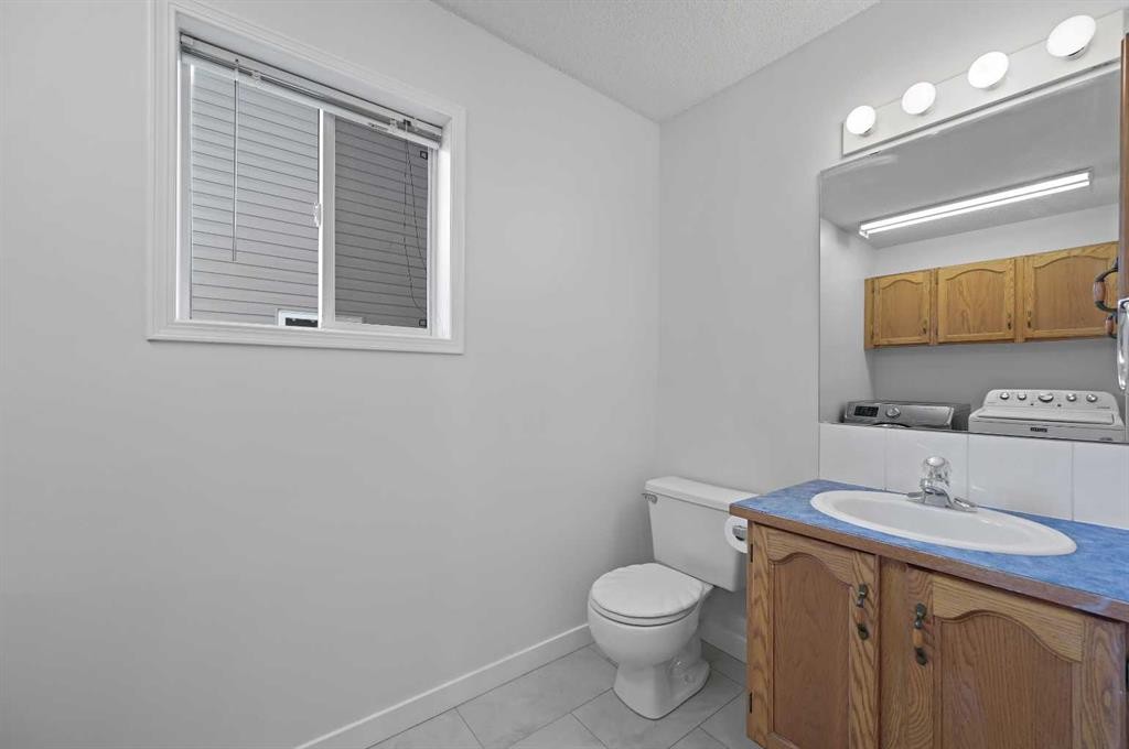 182 Coventry Close Ne, Calgary, AB - Indoor Photo Showing Bathroom