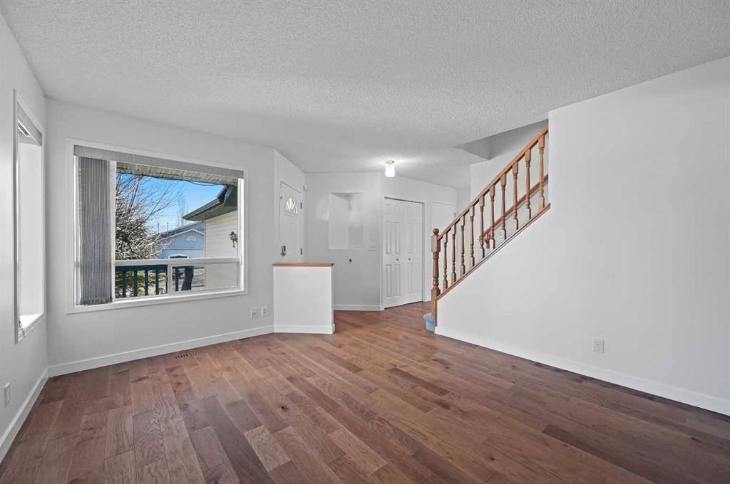 182 Coventry Close Ne, Calgary, AB - Indoor