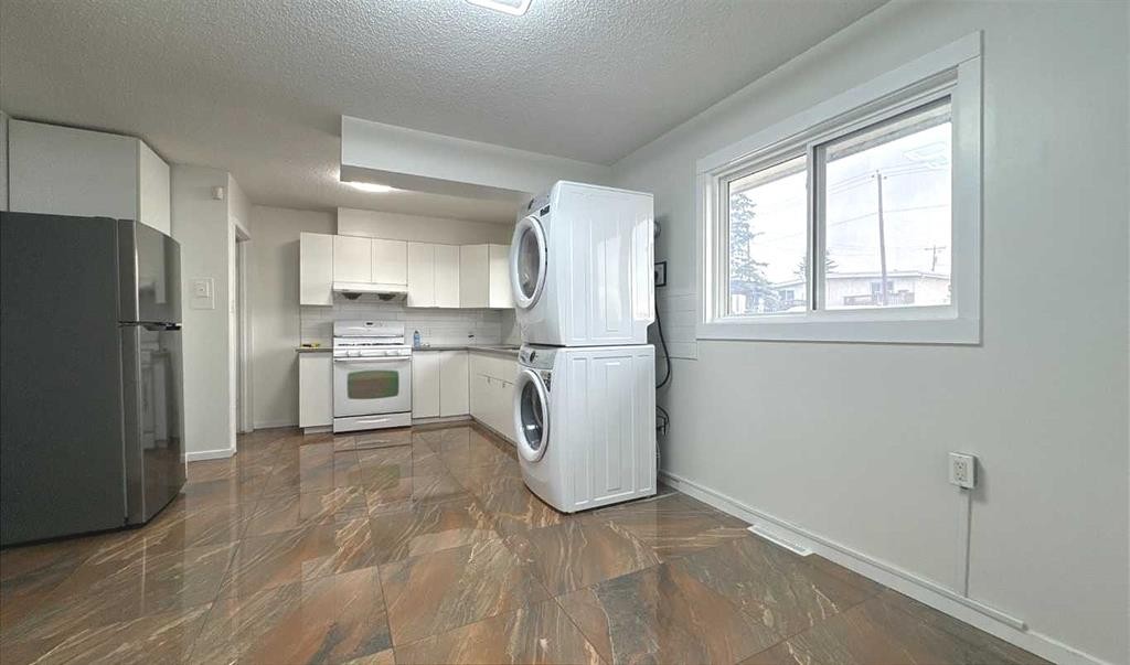 3229 19 Avenue Se, Calgary, AB - Indoor Photo Showing Laundry Room