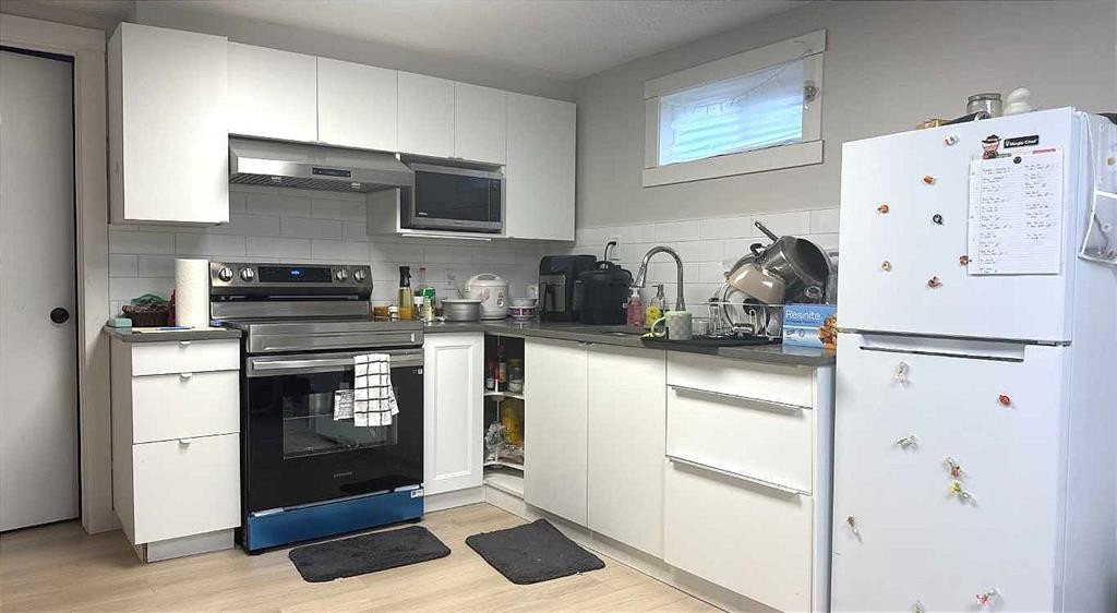 3229 19 Avenue Se, Calgary, AB - Indoor Photo Showing Kitchen