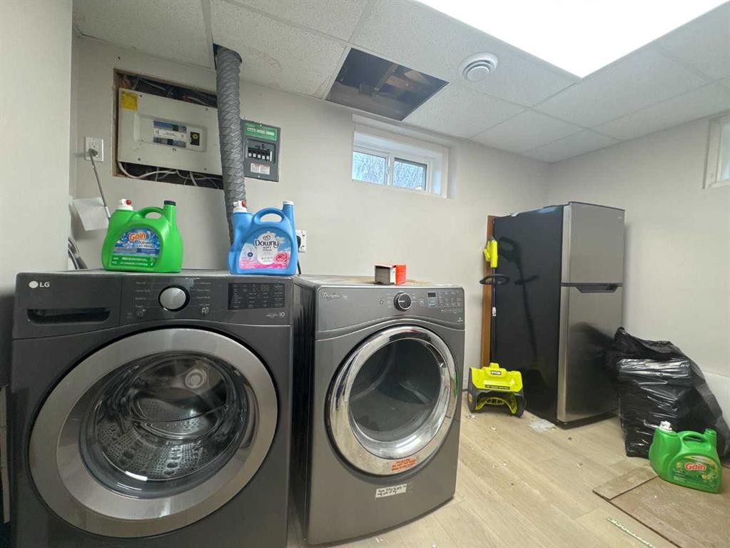3229 19 Avenue Se, Calgary, AB - Indoor Photo Showing Laundry Room