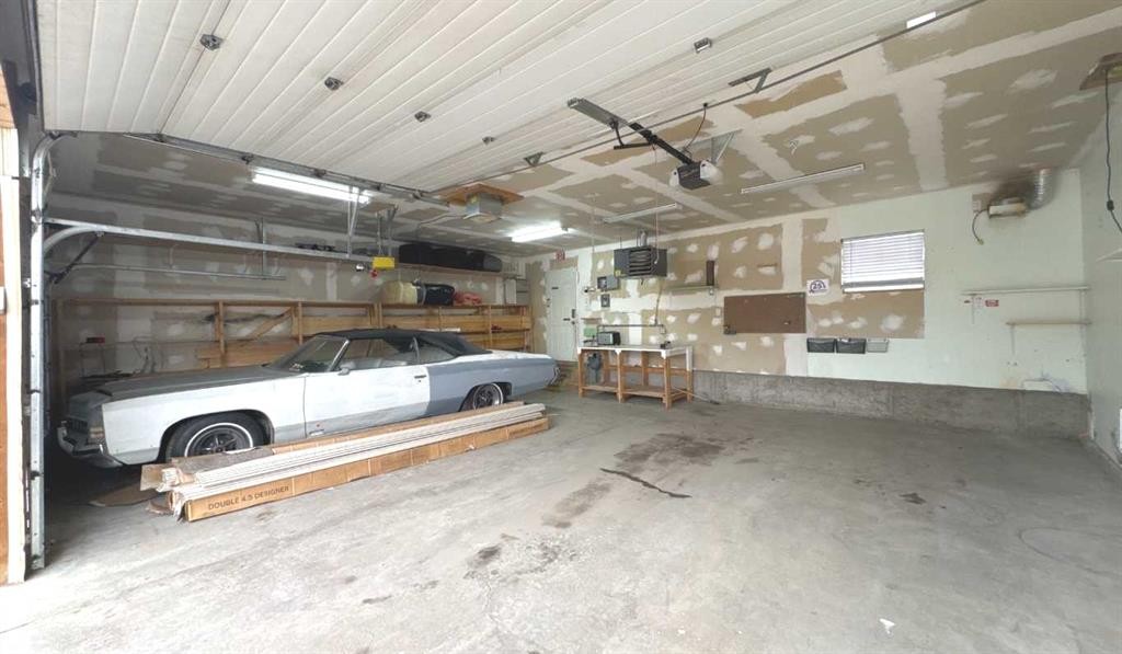 3229 19 Avenue Se, Calgary, AB - Indoor Photo Showing Garage