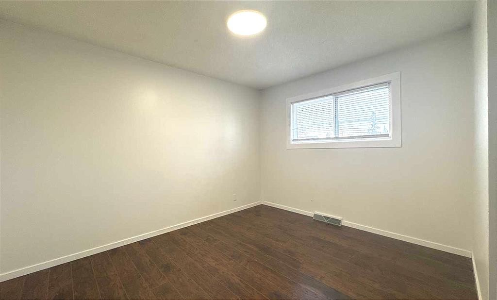 3229 19 Avenue Se, Calgary, AB - Indoor Photo Showing Other Room