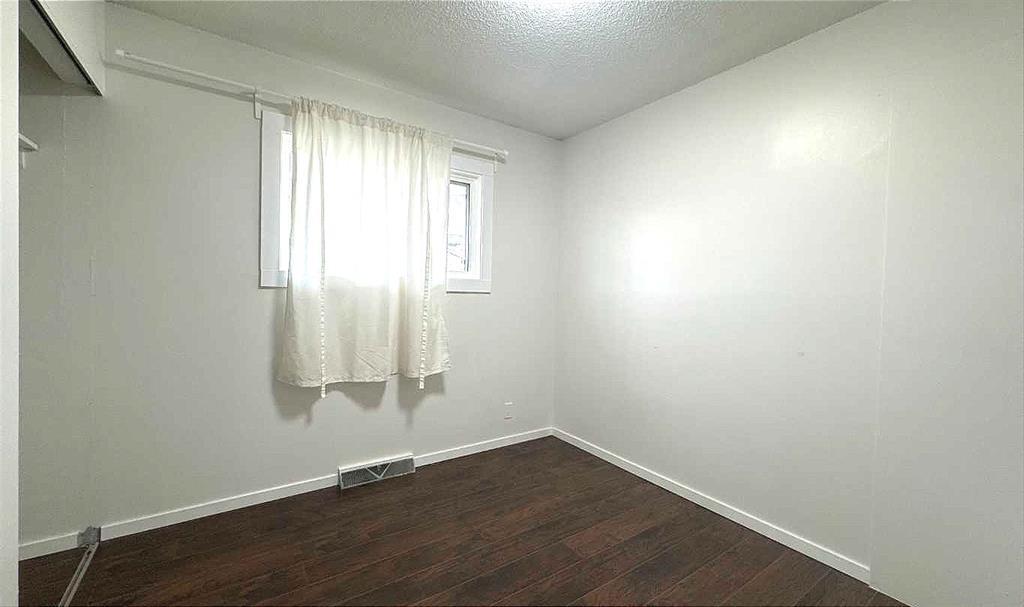 3229 19 Avenue Se, Calgary, AB - Indoor Photo Showing Other Room