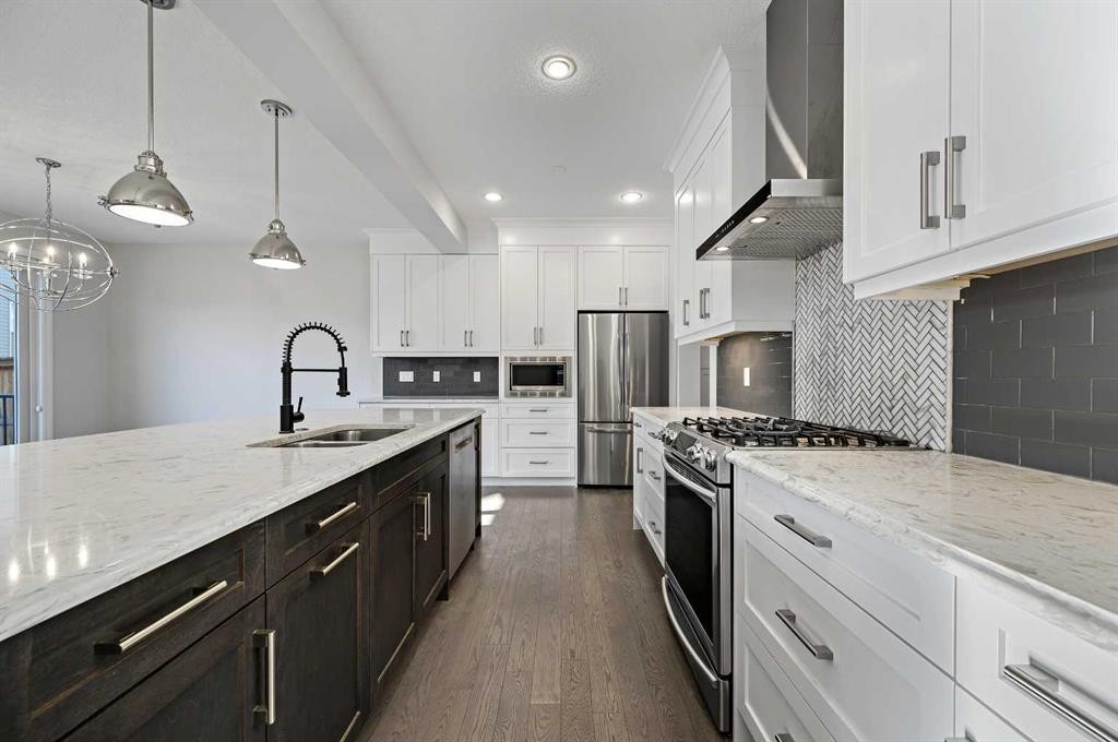 193 Evansridge View Nw, Calgary, AB - Indoor Photo Showing Kitchen With Stainless Steel Kitchen With Double Sink With Upgraded Kitchen