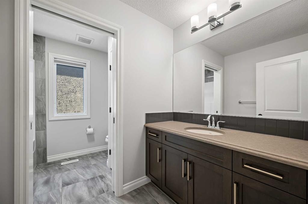 193 Evansridge View Nw, Calgary, AB - Indoor Photo Showing Bathroom