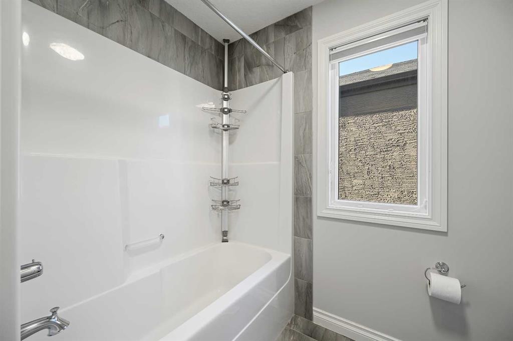 193 Evansridge View Nw, Calgary, AB - Indoor Photo Showing Bathroom