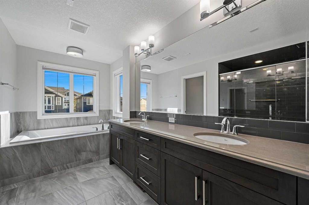 193 Evansridge View Nw, Calgary, AB - Indoor Photo Showing Bathroom