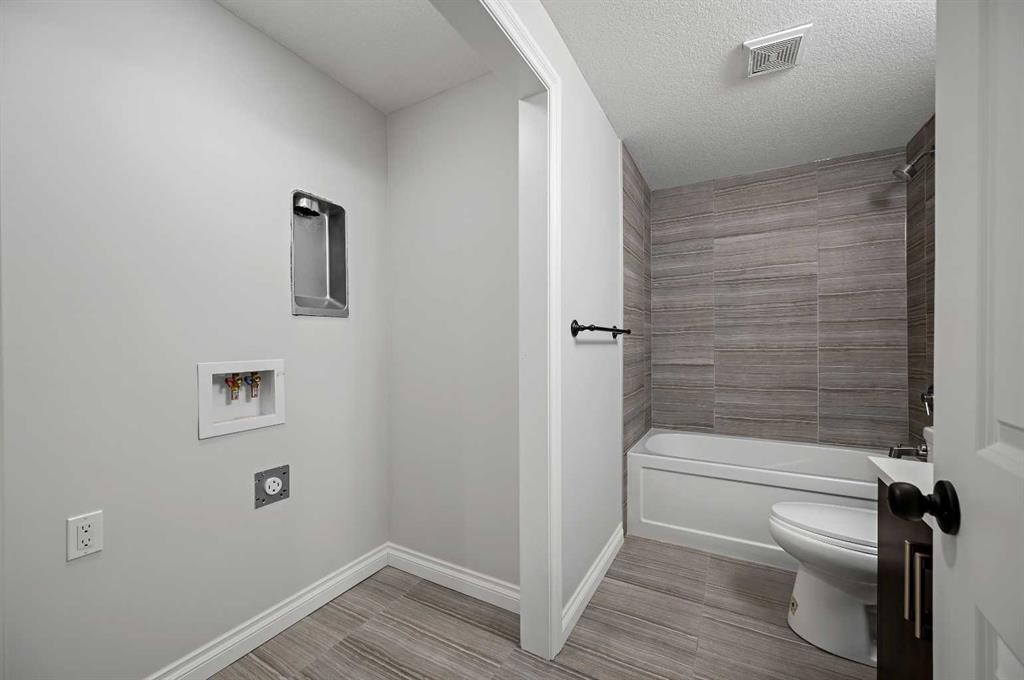 193 Evansridge View Nw, Calgary, AB - Indoor Photo Showing Bathroom