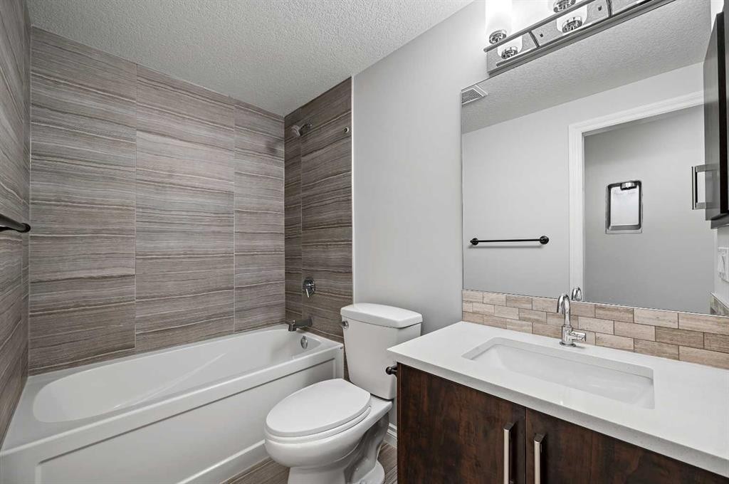 193 Evansridge View Nw, Calgary, AB - Indoor Photo Showing Bathroom