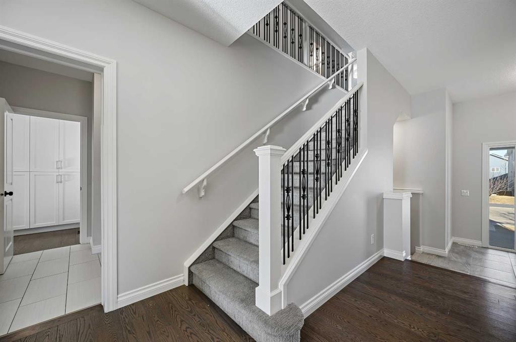 193 Evansridge View Nw, Calgary, AB - Indoor Photo Showing Other Room