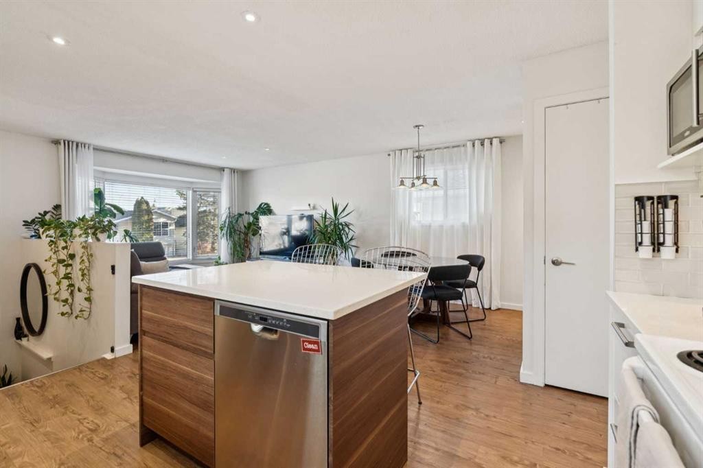 65 Tararidge Close Ne, Calgary, AB - Indoor Photo Showing Kitchen