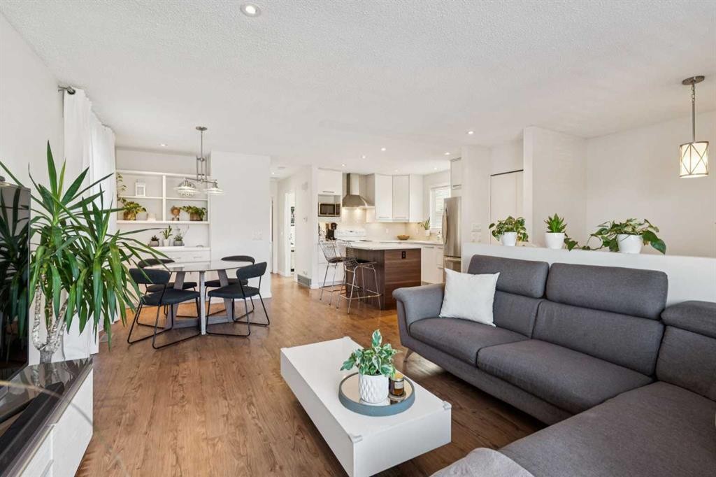 65 Tararidge Close Ne, Calgary, AB - Indoor Photo Showing Living Room