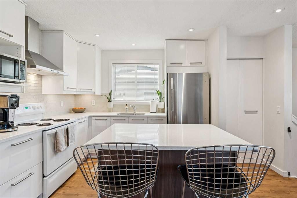 65 Tararidge Close Ne, Calgary, AB - Indoor Photo Showing Kitchen