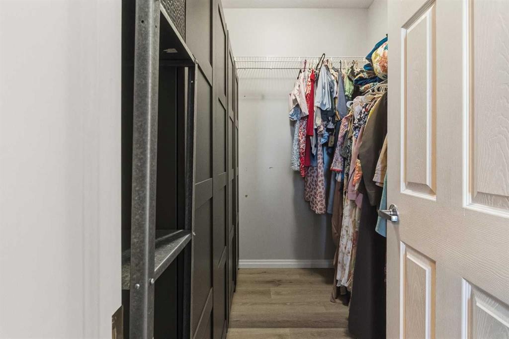 237 Windrow Crescent Sw, Airdrie, AB - Indoor With Storage