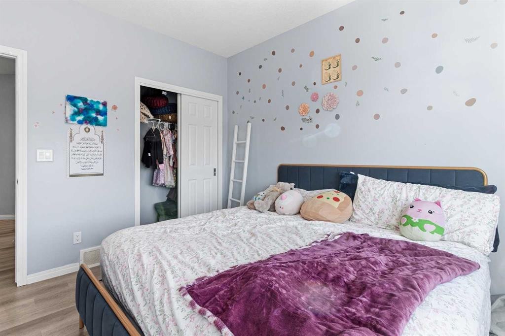 237 Windrow Crescent Sw, Airdrie, AB - Indoor Photo Showing Bedroom