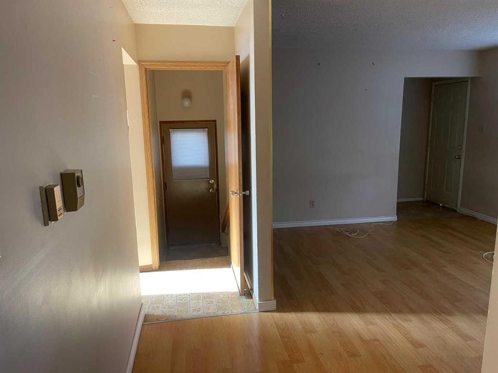 471 78 Avenue Ne, Calgary, AB - Indoor Photo Showing Other Room