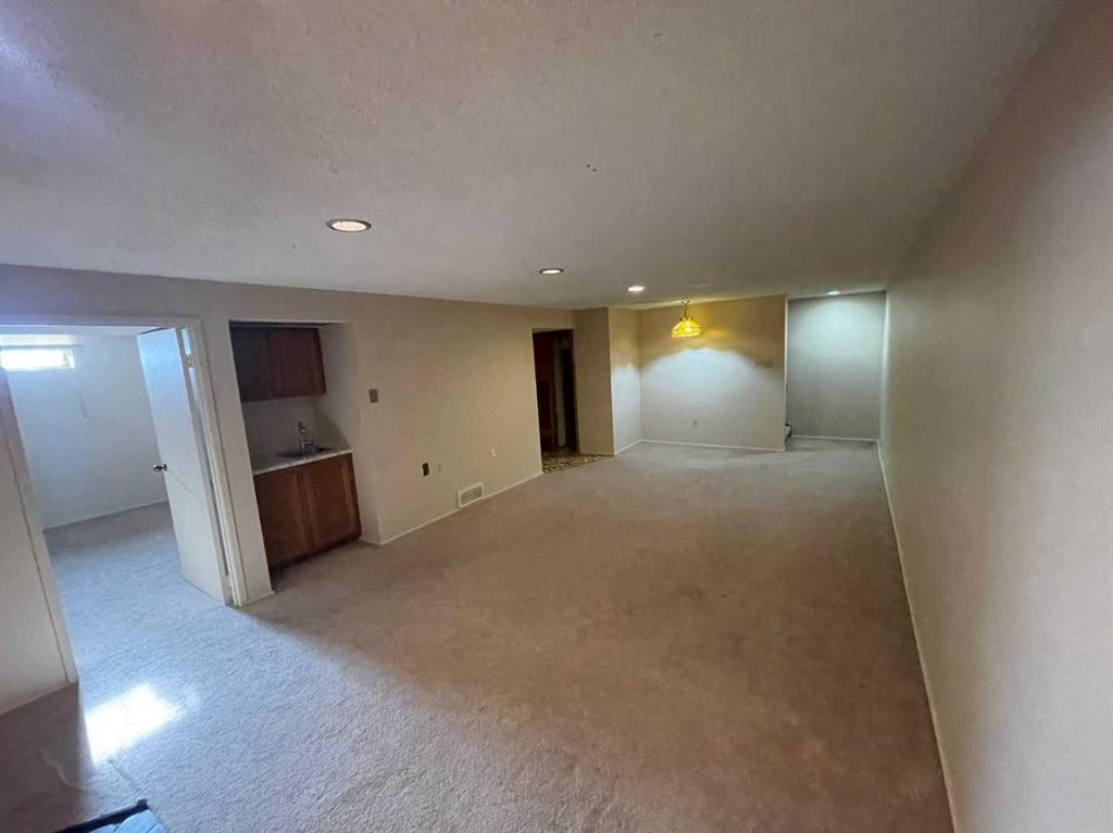 471 78 Avenue Ne, Calgary, AB - Indoor Photo Showing Other Room