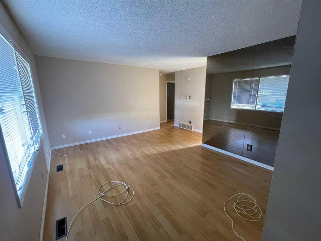 471 78 Avenue Ne, Calgary, AB - Indoor Photo Showing Other Room
