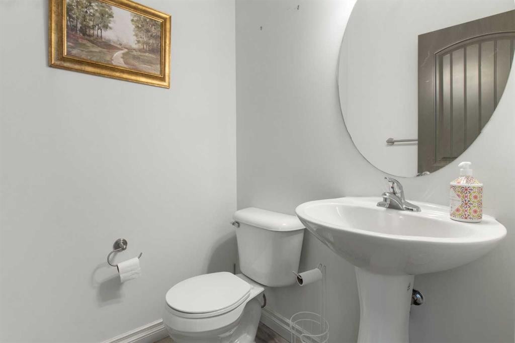 11 Muirfield Close, Lyalta, AB - Indoor Photo Showing Bathroom