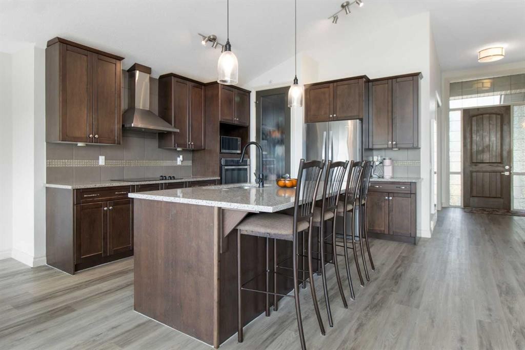 11 Muirfield Close, Lyalta, AB - Indoor Photo Showing Kitchen With Upgraded Kitchen