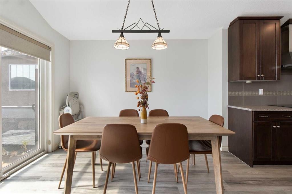 11 Muirfield Close, Lyalta, AB - Indoor Photo Showing Dining Room
