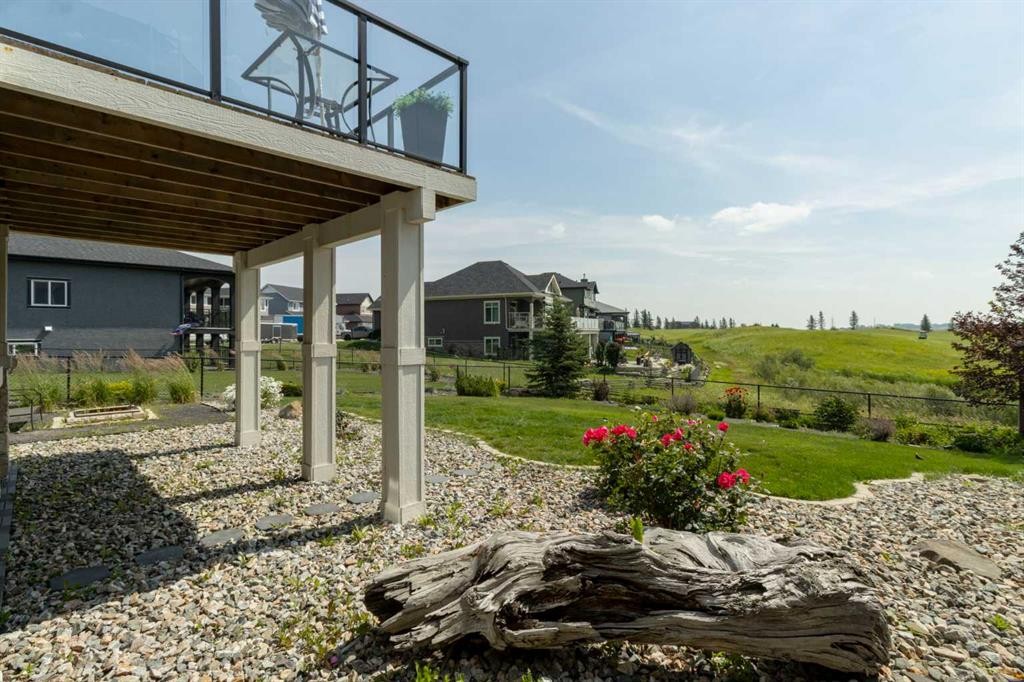 11 Muirfield Close, Lyalta, AB - Outdoor